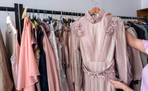 Foto: Pomozi.ba / Veliki broj elegantnih haljina