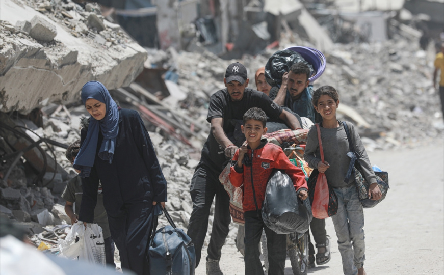 Palestinci napuštaju svoje domove nakon intenziviranih izraelskih napada na sjeveru Gaze