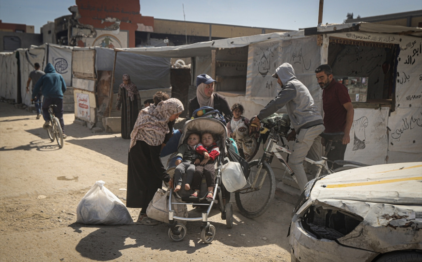 Palestinci napuštaju svoje domove nakon intenziviranih izraelskih napada na sjeveru Gaze