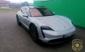 Foto: FUP / Automobil Porsche, Interpol potjernica
