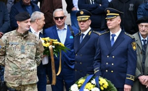 Foto: A.K./Radiosarajevo.ba / Odavanje počasti poginulim pripadnicima Odreda policije Lasta