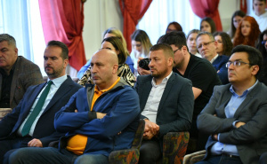 Foto: A. K. / Radiosarajevo.ba / Promovisana publikacija Politika revizionizma:  Negiranje zločina i genocida u BiH 1992-2025