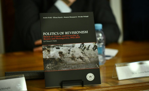 Foto: A. K. / Radiosarajevo.ba / Promovisana publikacija Politika revizionizma:  Negiranje zločina i genocida u BiH 1992-2025