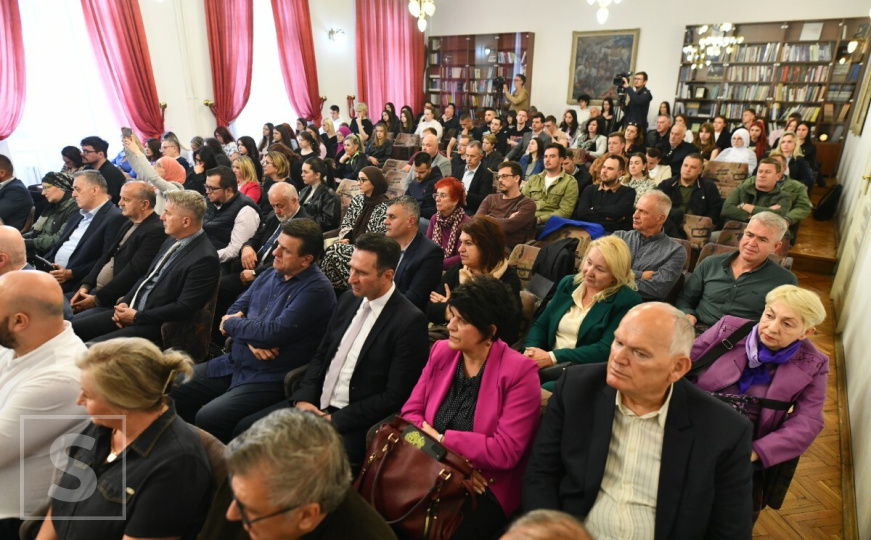 Promovisana publikacija Politika revizionizma:  Negiranje zločina i genocida u BiH 1992-2025