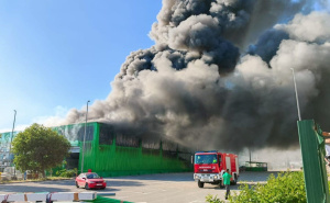 Foto: Dalmacija Danas / Gori Pevex u Kaštelima