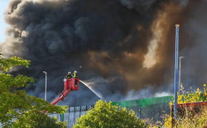 Foto: Dalmacija Danas / Gori Pevex u Kaštelima