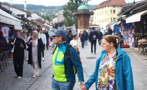 Foto: Dž. K. / Radiosarajevo.ba / Građani i turisti šetaju Baščaršijom