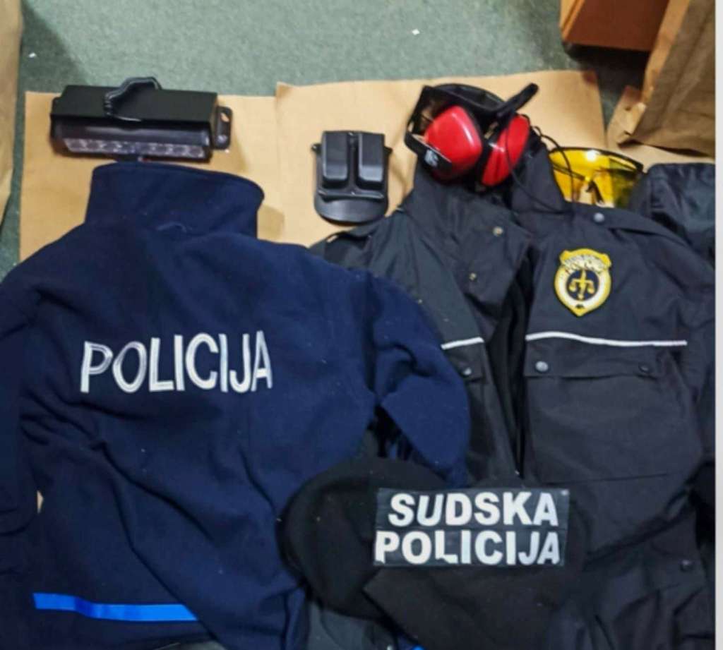 Policijska uniforma