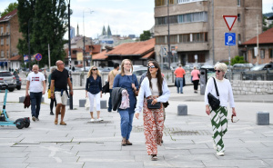 Foto: A.K./Radiosarajevo.ba / Turisti i građani u šetnji Sarajevom