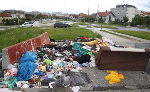 Foto: Dž. K. / Radiosarajevo.ba / Smeće na Dobrinji i u Švrakinom