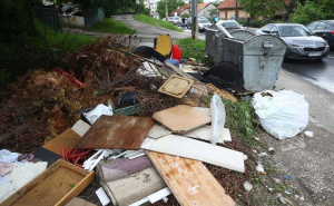 Foto: Dž. K. / Radiosarajevo.ba / Smeće na Dobrinji i u Švrakinom