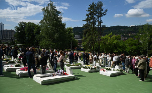 Foto: Tuzlanski.ba / Porodice ubijenih na Kapiji