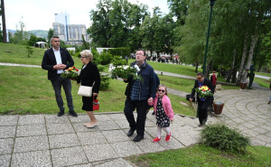Foto: Tuzlanski.ba / Porodice ubijenih na Kapiji