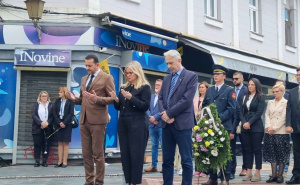 Foto: FENA / Obilježena godišnjica masakra na Tuzlanskoj kapiji