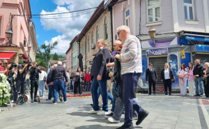 Foto: FENA / Obilježena godišnjica masakra na Tuzlanskoj kapiji