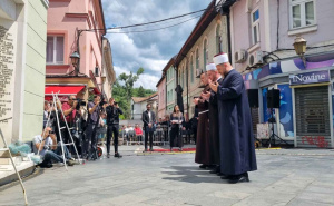 Foto: FENA / Obilježena godišnjica masakra na Tuzlanskoj kapiji