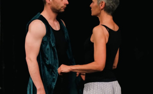 Foto: Kamerni teatar 55 / Predstava „Ljubičasto“