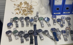 Foto: Ustupljene fotografije / Zaplijenjeni satovi i nakit