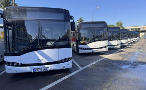 Foto: Vlada KS / Gras nabavio 10 Solaris solo autobusa