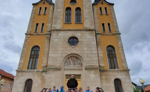 Foto: Ustupljena fotografija za portal Radiosarajevo.ba / Mališani tokom posjete crkvi u Gornjem Vakufu-Uskoplju