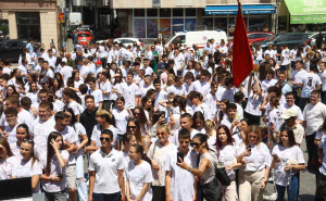 Foto: Dž.K. / Radiosarajevo.ba / Maturanti ispred NPS