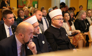 Foto: MINA / Direktor Muhamed Jusić i muftije Senaid Kobilica i Aziz Hasanović