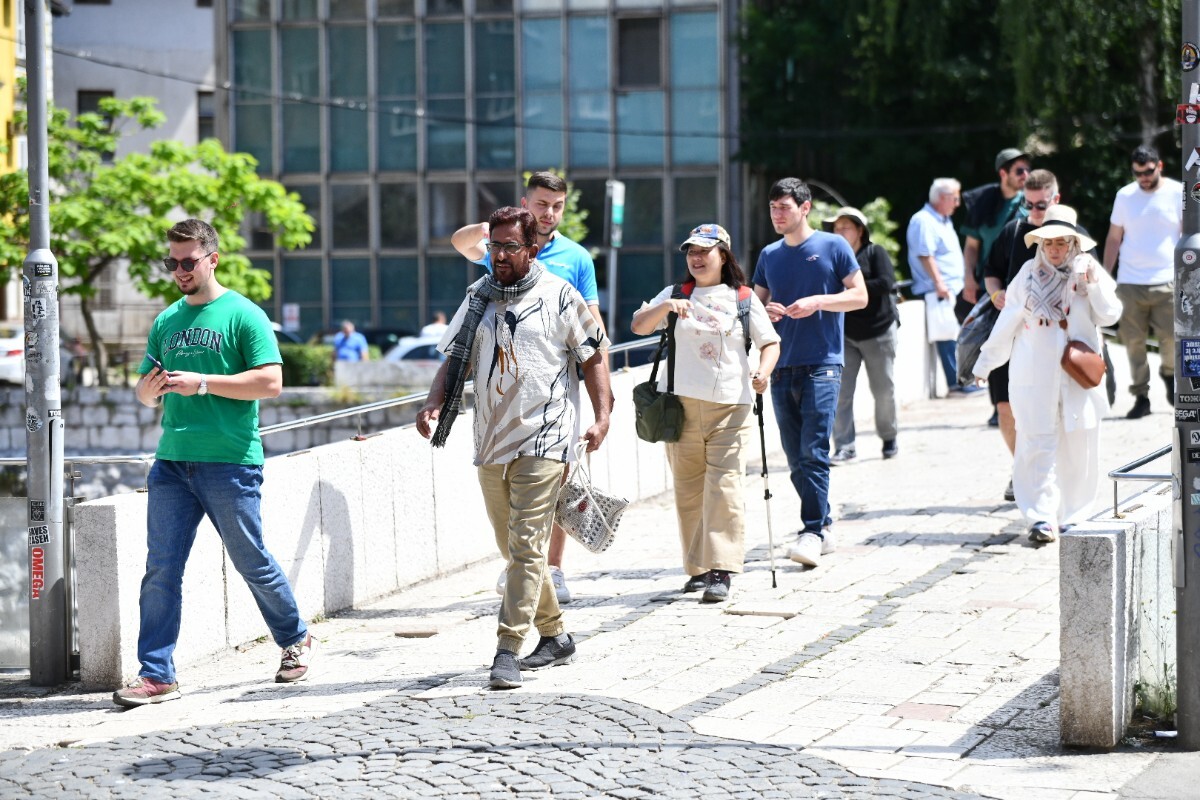 Građani i turisti uživaju u prelijepom danu