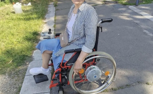 Foto: Facebook / Beograđanin popravio trotoar da njegova supruga može proći