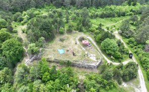 FOTO: Facebook / Počela arheološka istraživanja na Trebeviću (@KJU za zaštićena prirodna područja Sarajevo)