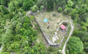 FOTO: Facebook / Počela arheološka istraživanja na Trebeviću (@KJU za zaštićena prirodna područja Sarajevo)