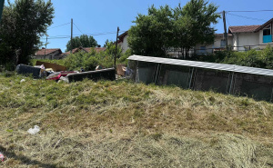 Foto: Radiosarajevo / Kontejneri prazni, a smeće pored