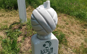 Foto: Mina / Vandalski čin na mezarju