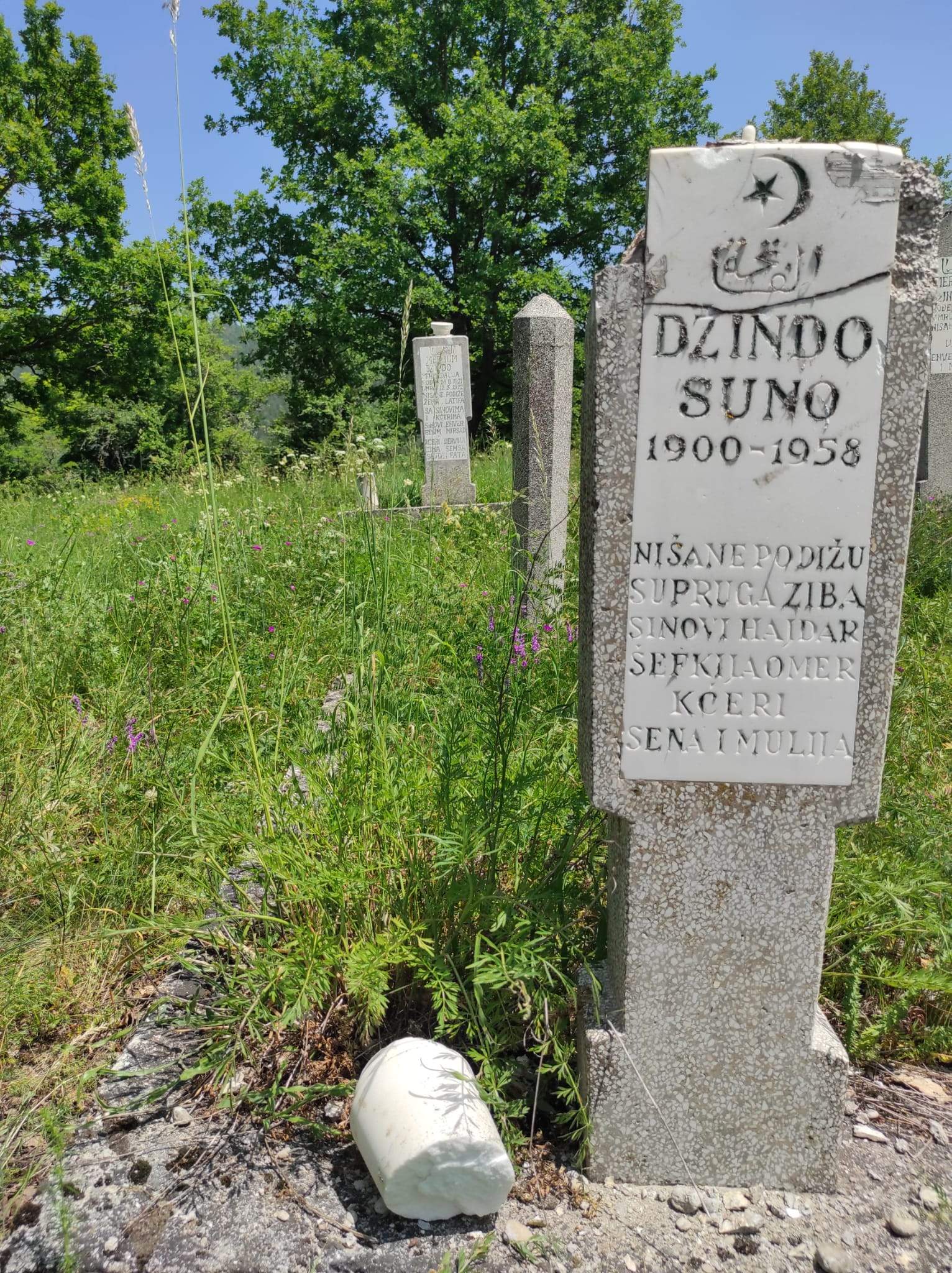 Vandalski čin na mezarju