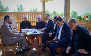 Foto: Press / Bećirović razgovarao s mještanima Tjentišta