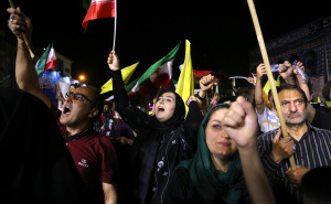 FOTO: AA / Građani Teherana na trgovima slave iranske napade na Izrael