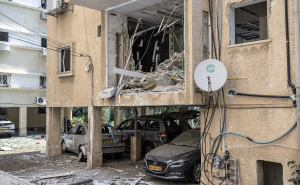 Foto: AA / Iranski raketni napad uzrokovao veliku štetu na zgradama u Ramat Ganu kod Tel Aviva