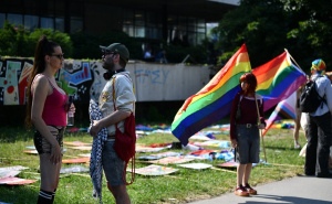 A. K. / Radiosarajevo.ba / Okupljanje pred povorku, LGBT Sarajevo