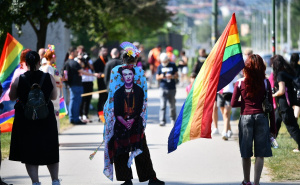 A. K. / Radiosarajevo.ba / Okupljanje pred povorku, LGBT Sarajevo
