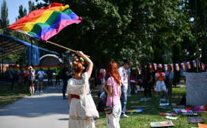 A. K. / Radiosarajevo.ba / Okupljanje pred povorku, LGBT Sarajevo