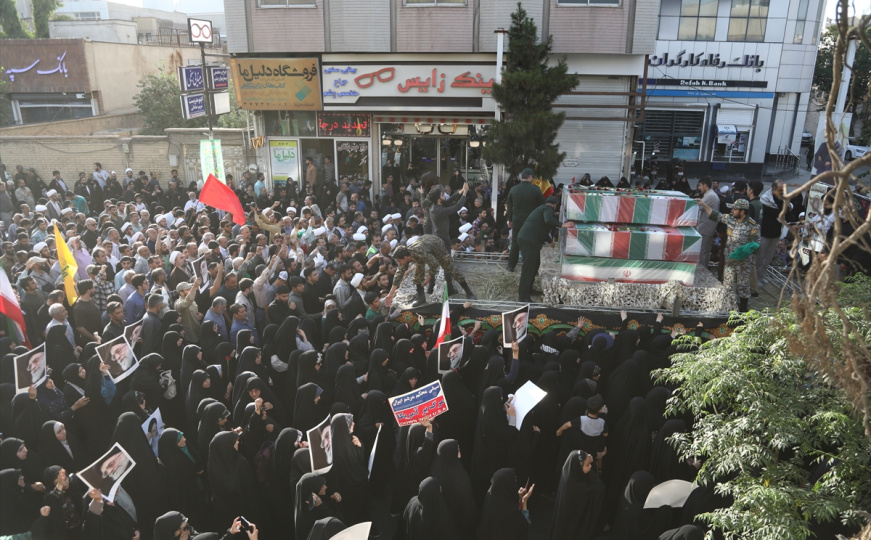 Hiljade Iranaca na dženazi ubijenim vojnim vođama