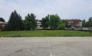 Foto: Dž. K. / Radiosarajevo.ba / Zarastao park na Dobrinji 1