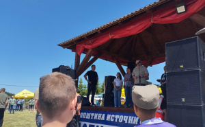Foto: Detektor.ba / Gradonačelnik Istočnog Sarajeva Ljubiša Ćosić na Jagnjijadi u Vučijoj Luci