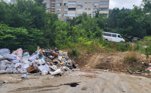 Foto: Općina  Centar / Čišćenje divlje deponije u Ulici Halida Kajtaza