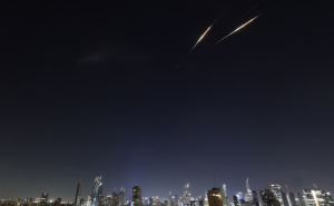 Foto: EPA - EFE / Iranska balistička raketa iznad Tel Aviva