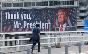 Foto: EPA - EFE / Bilboardi u Tel Avivu