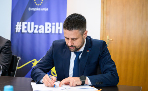 Foto: Delegacija EU / Potpisivanje ugovora