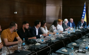 FOTO: AA  / Radni sastanak rukovodstva Organizacionog odbora za obilježavanje 30. godišnjice genocida nad Bošnjacima Srebrenice