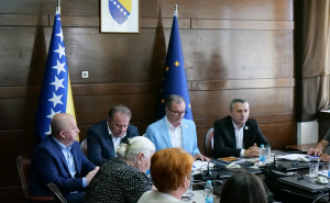 FOTO: AA  / Radni sastanak rukovodstva Organizacionog odbora za obilježavanje 30. godišnjice genocida nad Bošnjacima Srebrenice