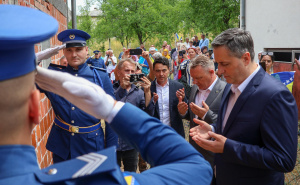 Foto: Kabinet Denisa Bećirovića / Komemoracija u Višegradu povodom 33. godišnjice zločina "Živa lomača"