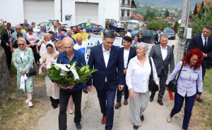 Foto: Kabinet Denisa Bećirovića / Komemoracija u Višegradu povodom 33. godišnjice zločina "Živa lomača"